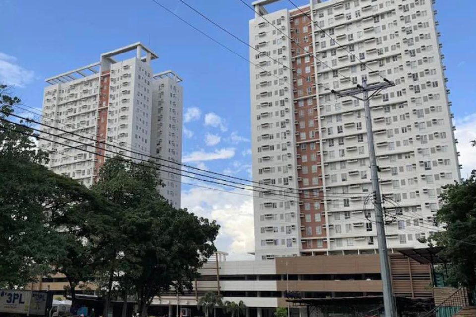 1BR fully furnished condo Avida Tower 1