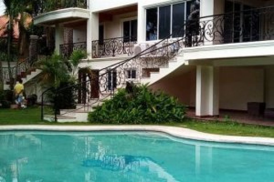 For rent house single with swimming pool