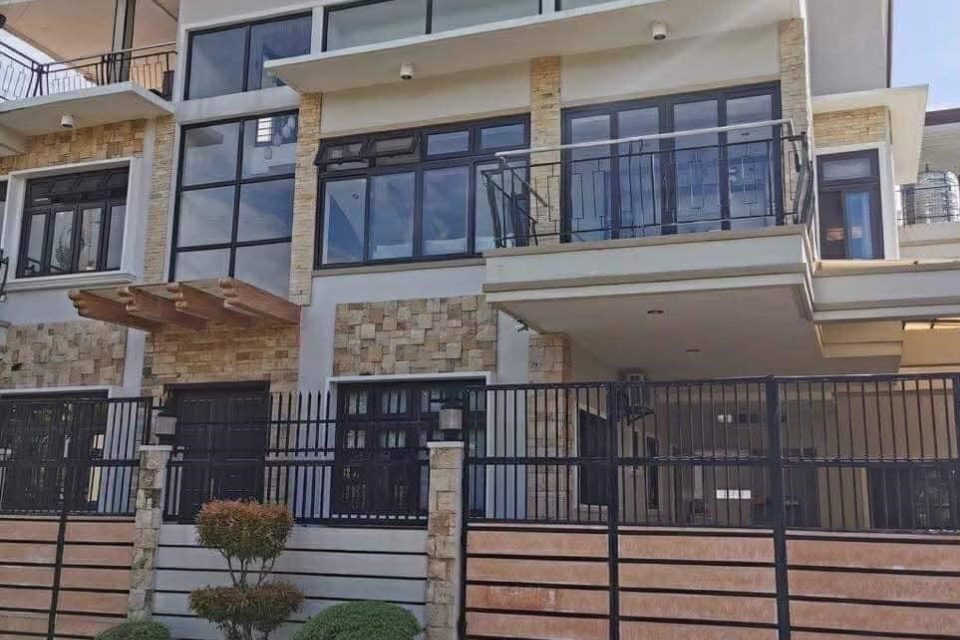 RUSH SALE ‼️OVERLOOKING, SPACIOUS HOUSE with 9 BEDROOMS IN TALISAY